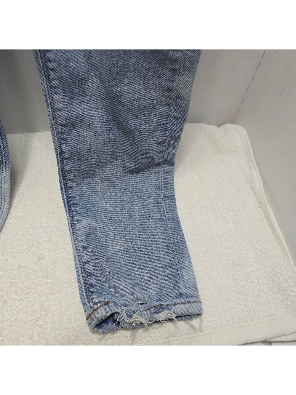 American Eagle Outfitters Light Blue Relaxed Jeans - Picture 6 of 16